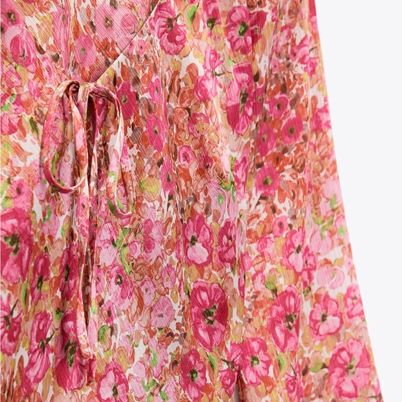 NWT FLORAL DRESS - Picture 4 of 7